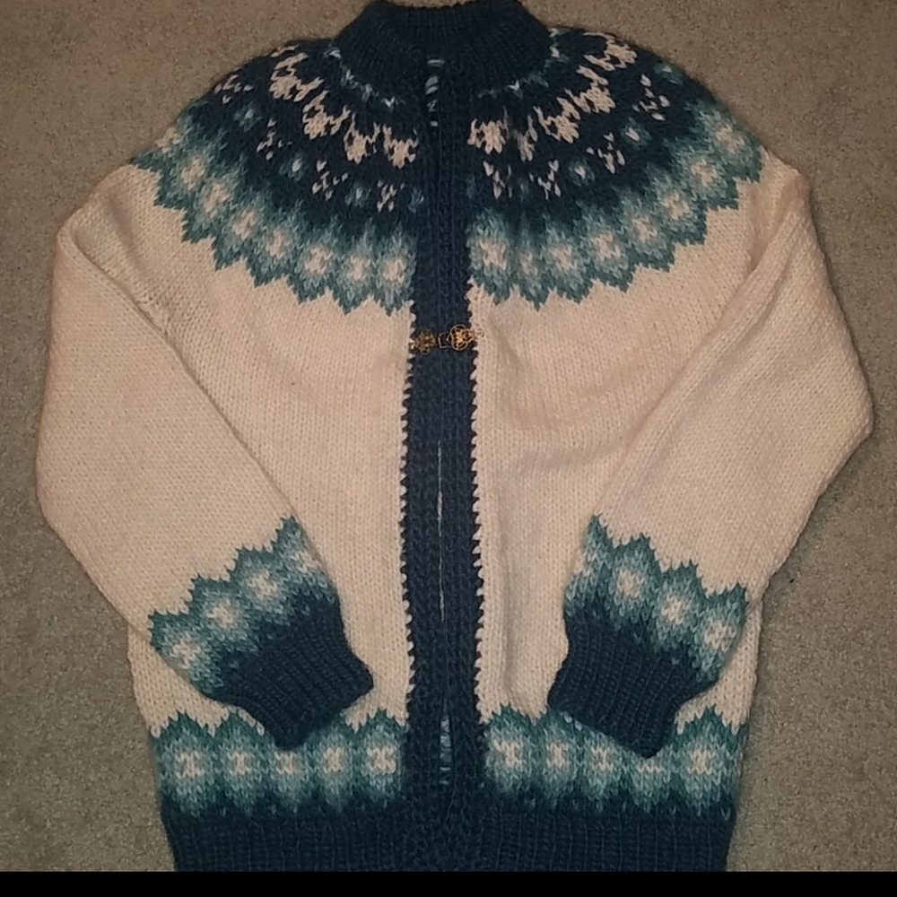 Like NEW size L hand knit bulky sweater